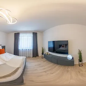 Apartment Zwick, Kammerstein